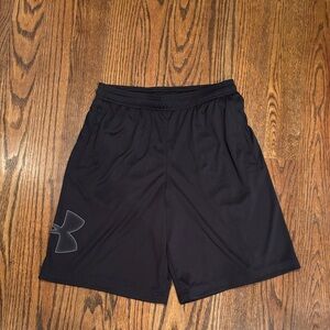 Under Armour Men’s shorts size small. Dri fit. Black with grey logo.